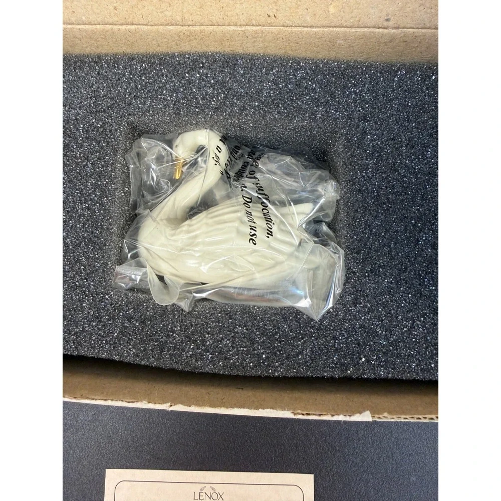 Vintage Lenox Swan Figurine 24K Gold Accents Place Card Holder/Cake Topper - Picture 10 of 16